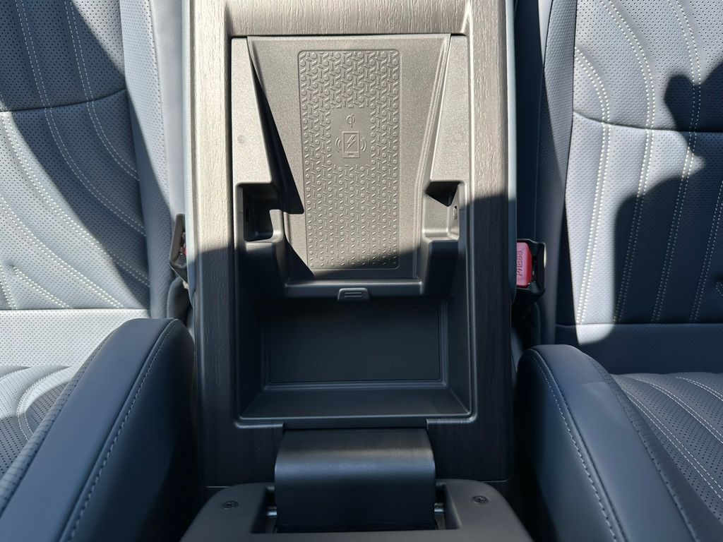 2025 Nissan Ariya PLATINUM+ e-4ORCE