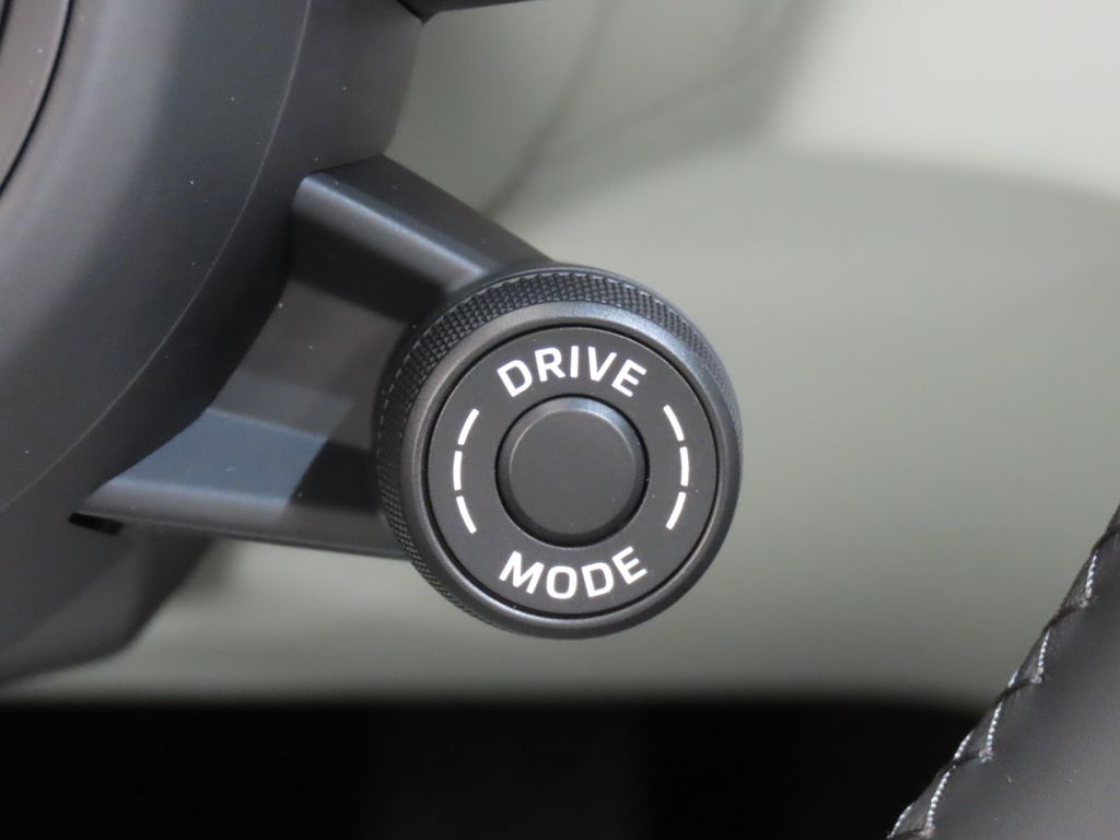 Thumbnail: 2026 Porsche Macan - 23