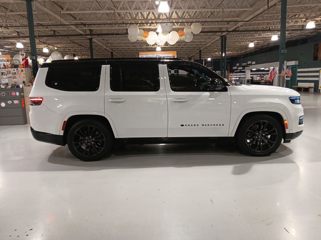 Used 2024 White Jeep Series II image 5