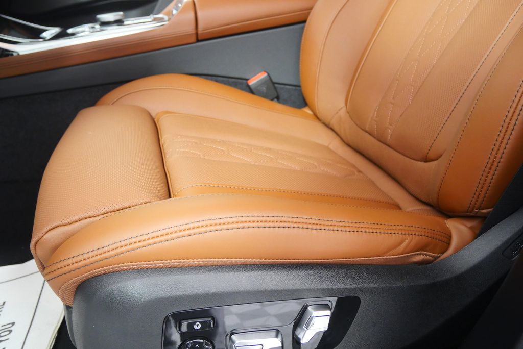 Thumbnail: 2026 BMW X7 - 10