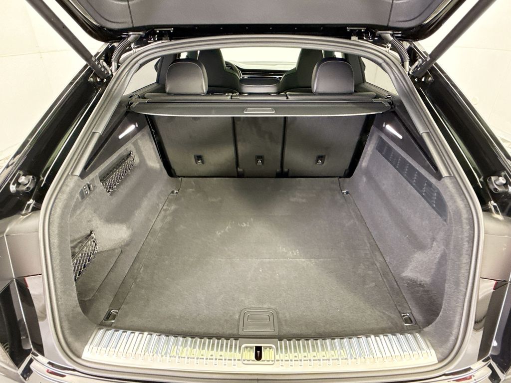 Thumbnail: 2026 Audi RS Q8 - 28