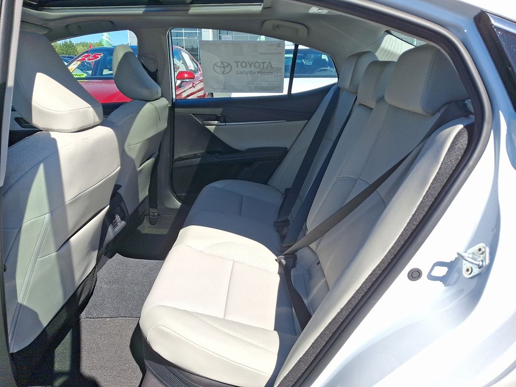 Thumbnail: 2025 Toyota Camry - 10