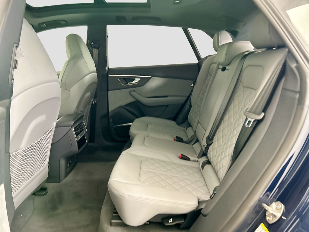 Thumbnail: 2026 Audi SQ8 - 20