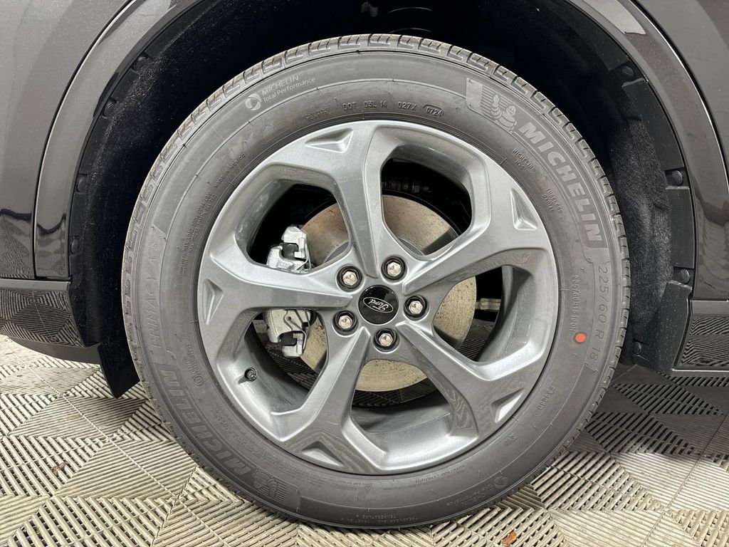 2024 Ford Escape ST-Line photo 8