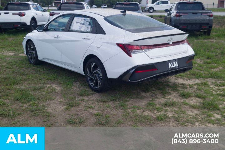 Used 2025 White Hyundai SEL Sport image 8