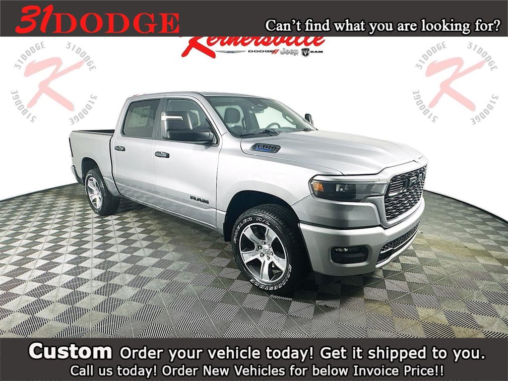 2025 RAM 1500 Express Crew Cab 4WD