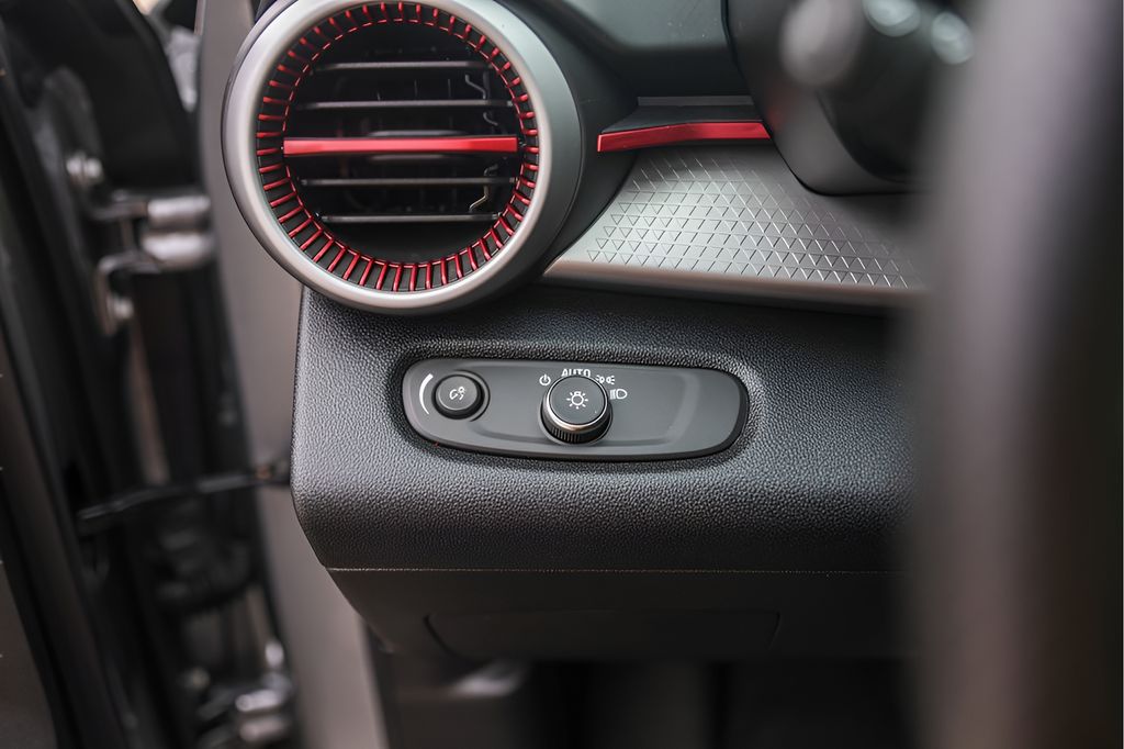 Used Car 2025 Chevrolet Trax  1rs For Sale Under $25,000 In Austin, Texas