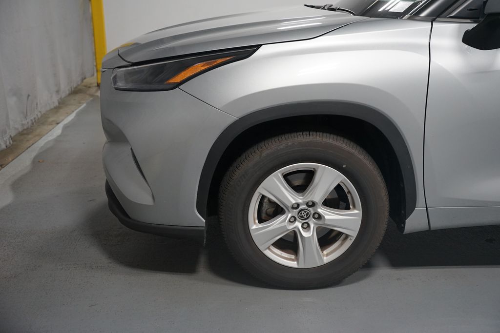Thumbnail: 2023 Toyota Highlander - 5