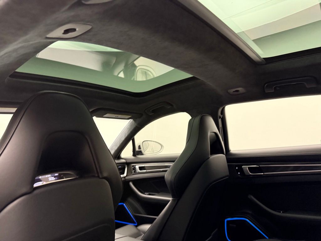 Thumbnail: 2020 Porsche Panamera - 15