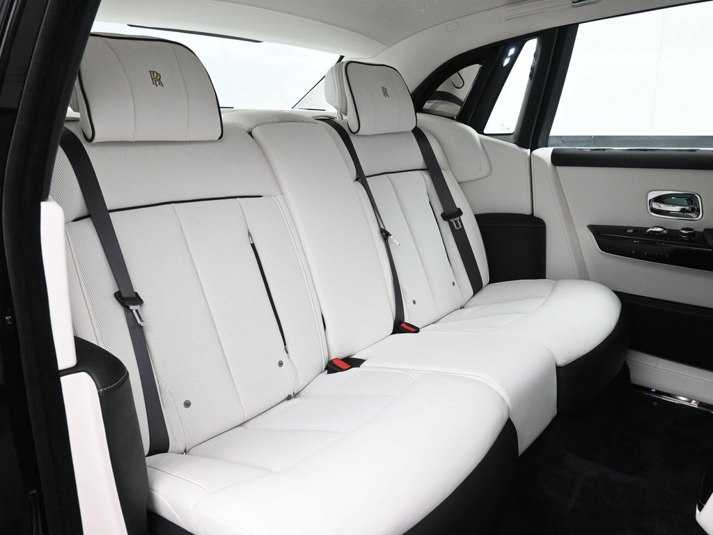 Used 2025 Black Rolls-Royce  image 8