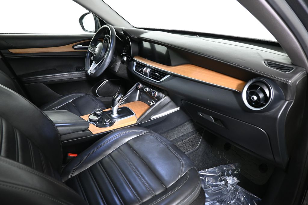 Thumbnail: 2019 Alfa Romeo Stelvio - 26