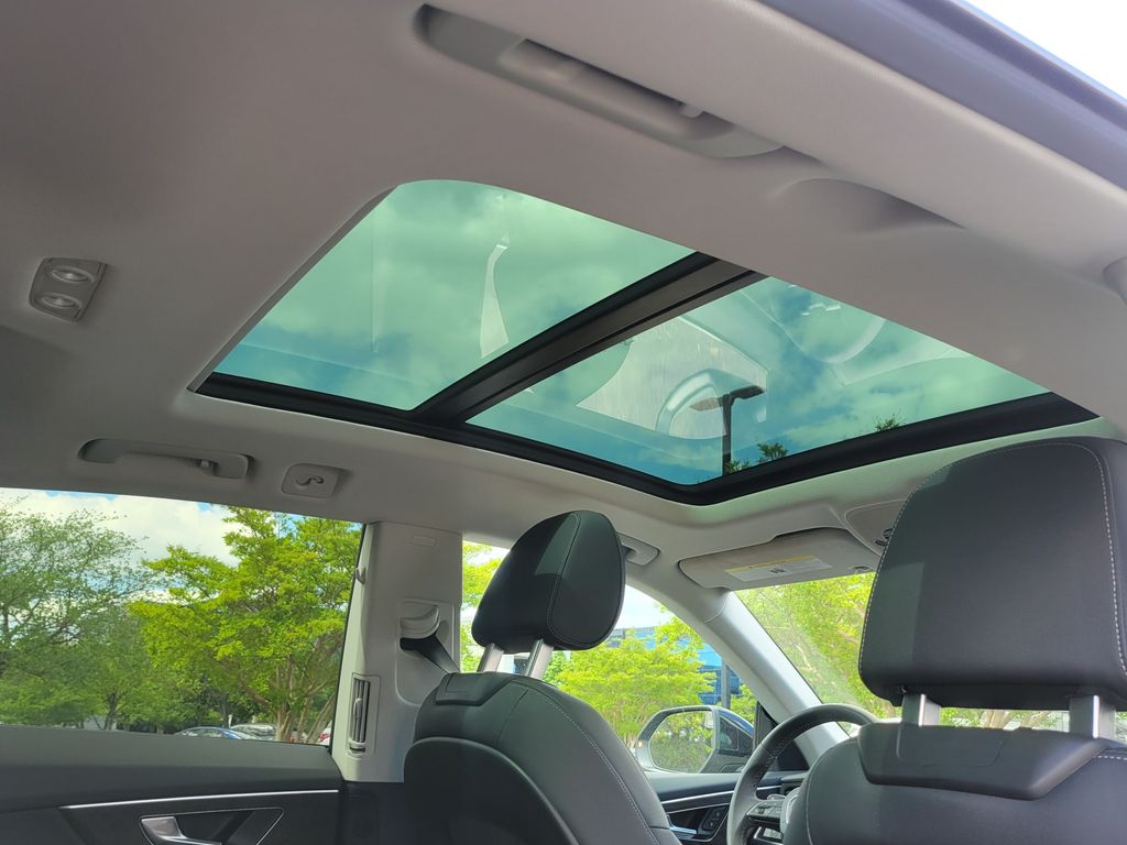 Thumbnail: 2023 Audi Q8 - 14