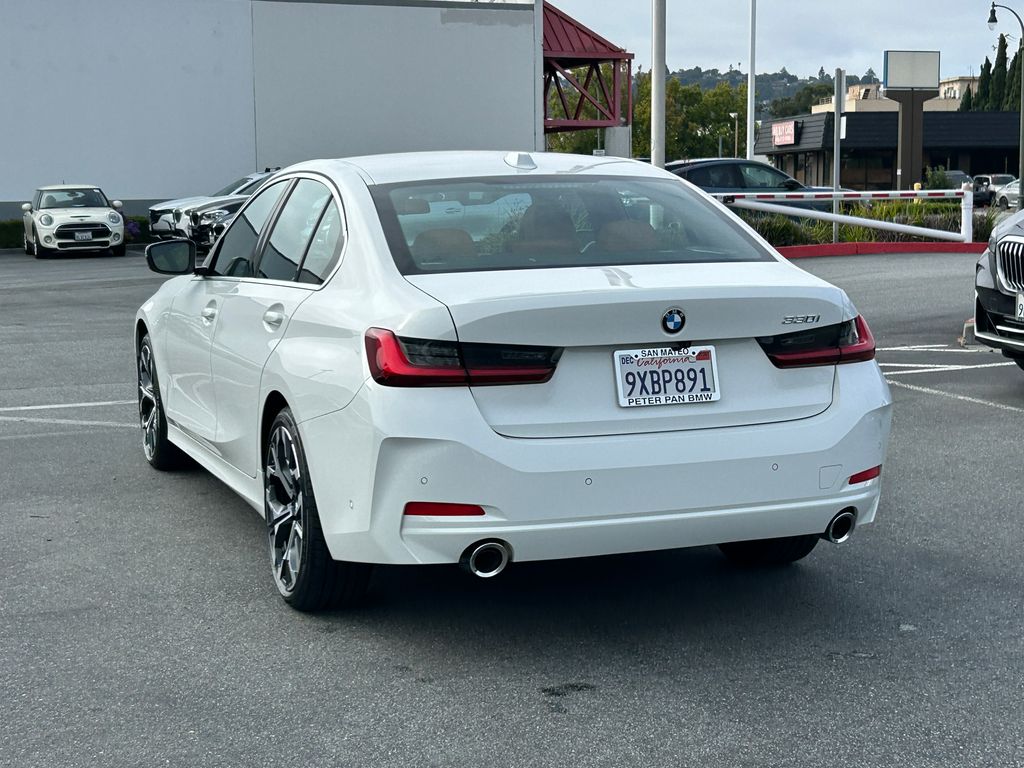 Thumbnail: 2026 BMW 3 Series - 3