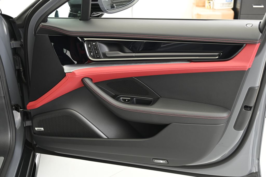 Thumbnail: 2025 Porsche Panamera - 25
