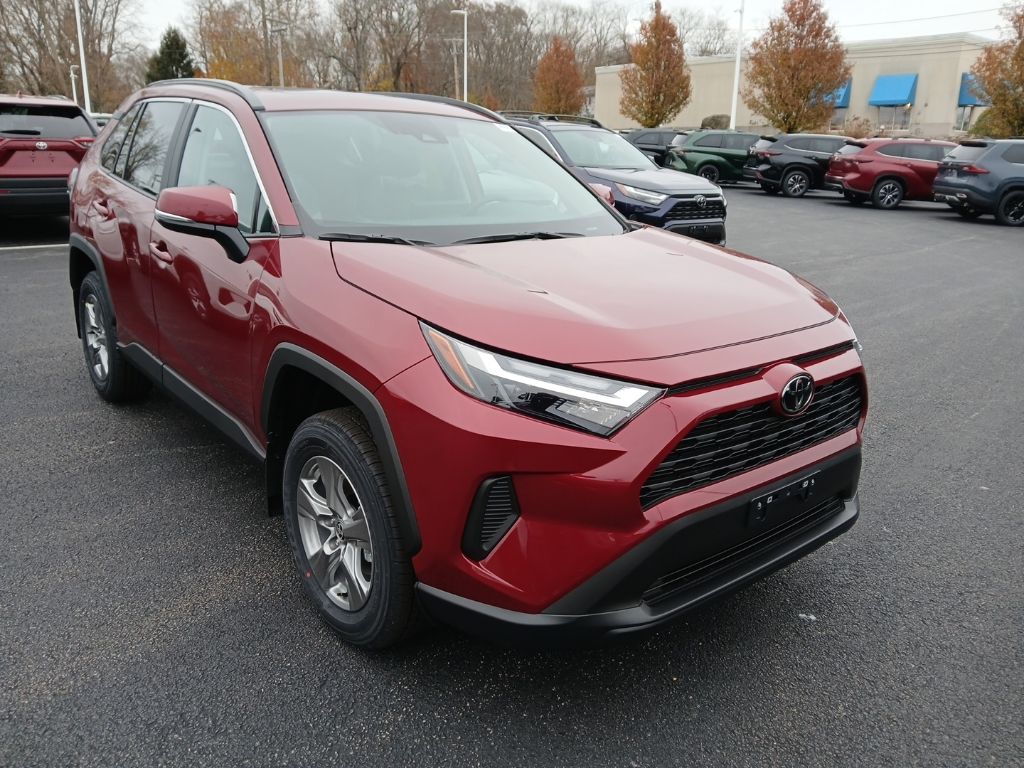 2025 Toyota RAV4 XLE's photo