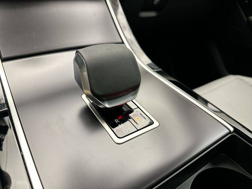 2026 Land Rover Range Rover Velar Dynamic SE 12