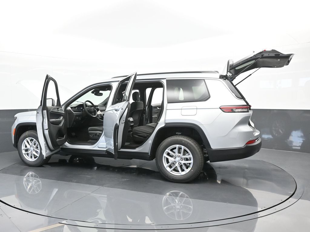 Used 2024 Silver Zynith Jeep Laredo image 65