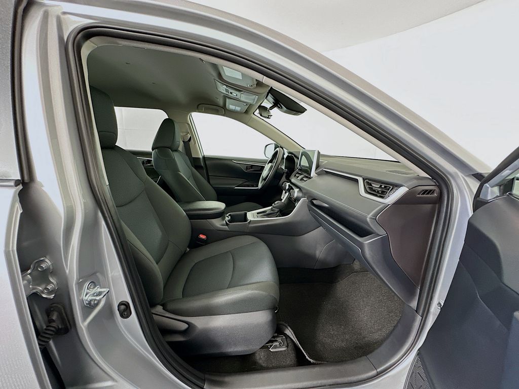 Thumbnail: 2025 Toyota RAV4 - 27