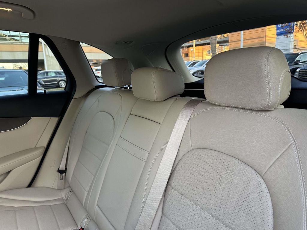 Thumbnail: 2019 Mercedes-Benz GLC - 32