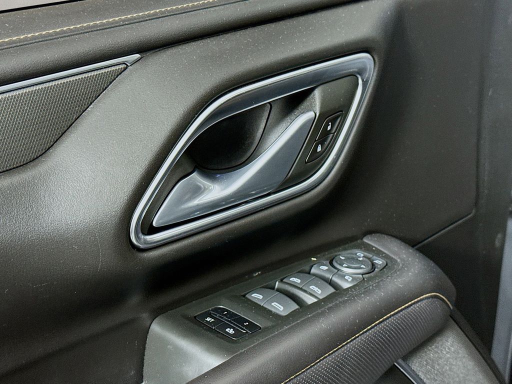 Thumbnail: 2022 GMC Yukon XL - 18
