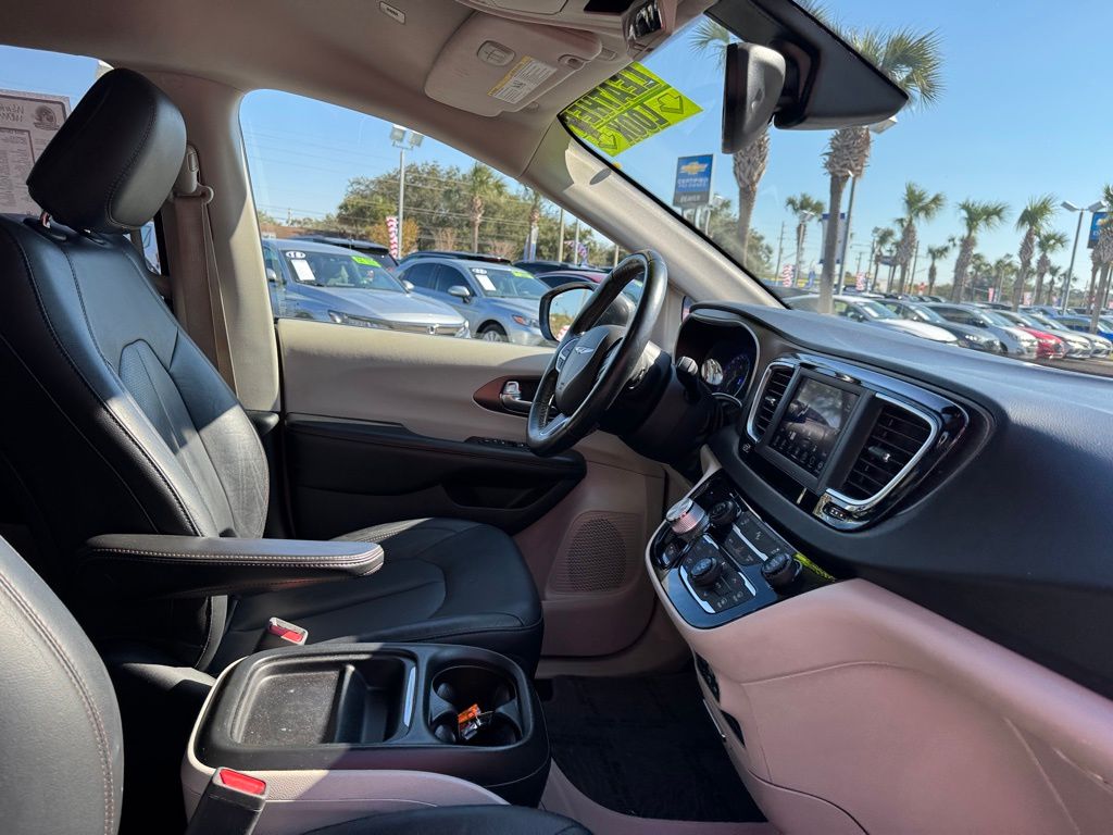 2019 Chrysler Pacifica Touring L 28