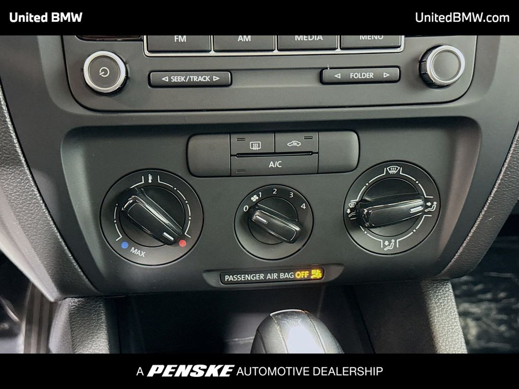 Thumbnail: 2014 Volkswagen Jetta - 9