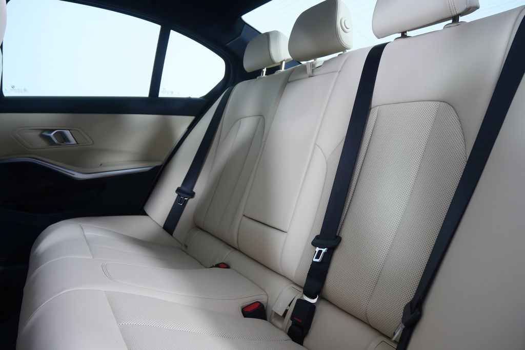 Thumbnail: 2026 BMW 3 Series - 16