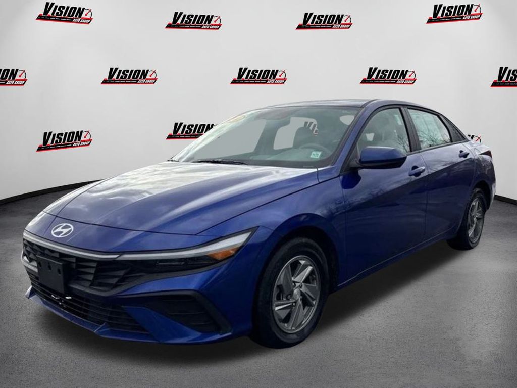 2024 Hyundai Elantra SE FWD