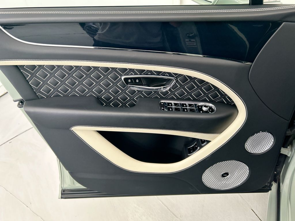 Thumbnail: 2023 Bentley Bentayga - 23