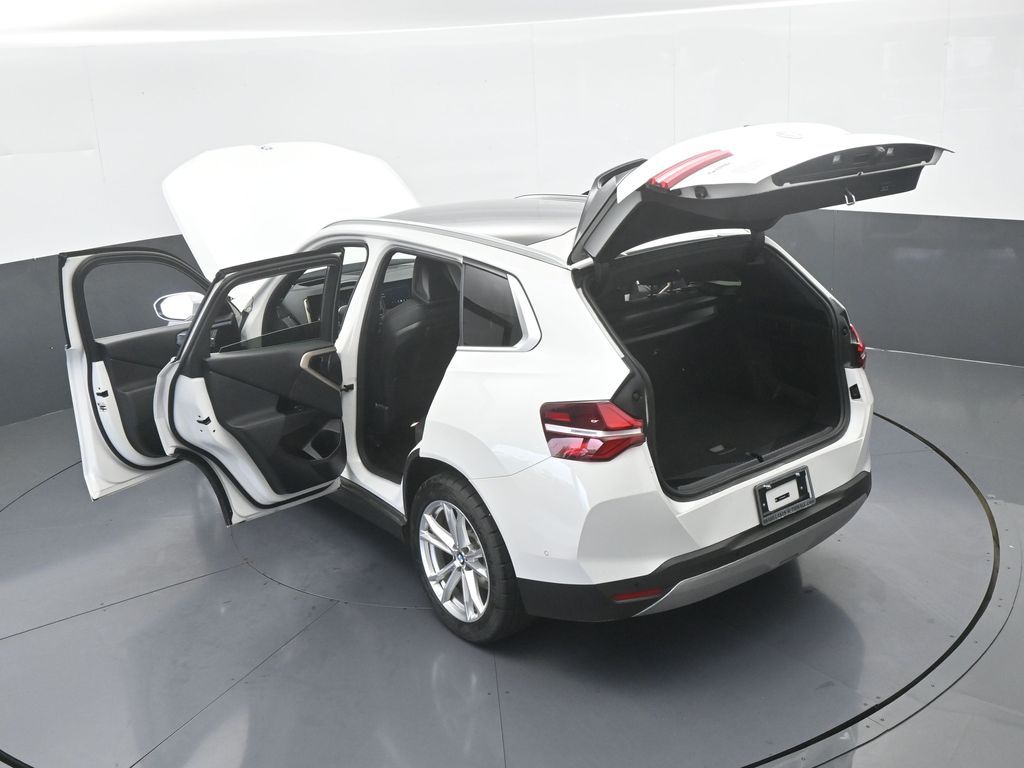 Used 2025 White Metallic BMW 30 xDrive image 74