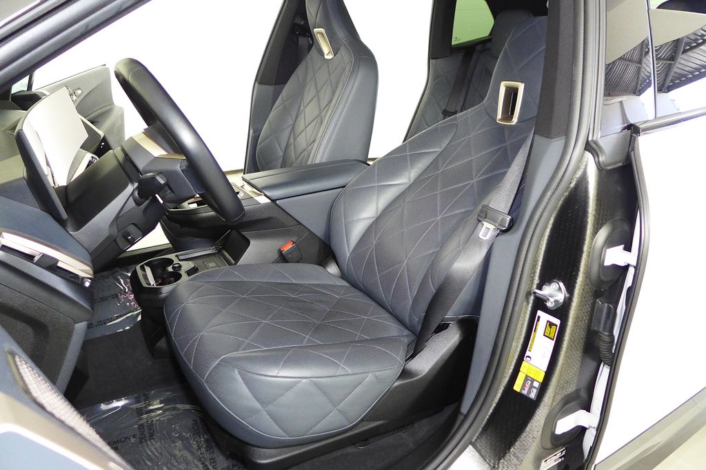 Thumbnail: 2023 BMW iX - 21