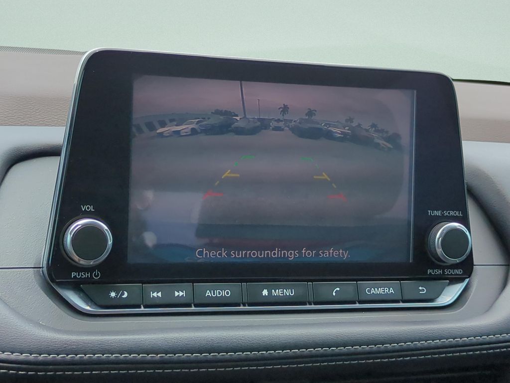 Used 2021 Red Nissan S image 16