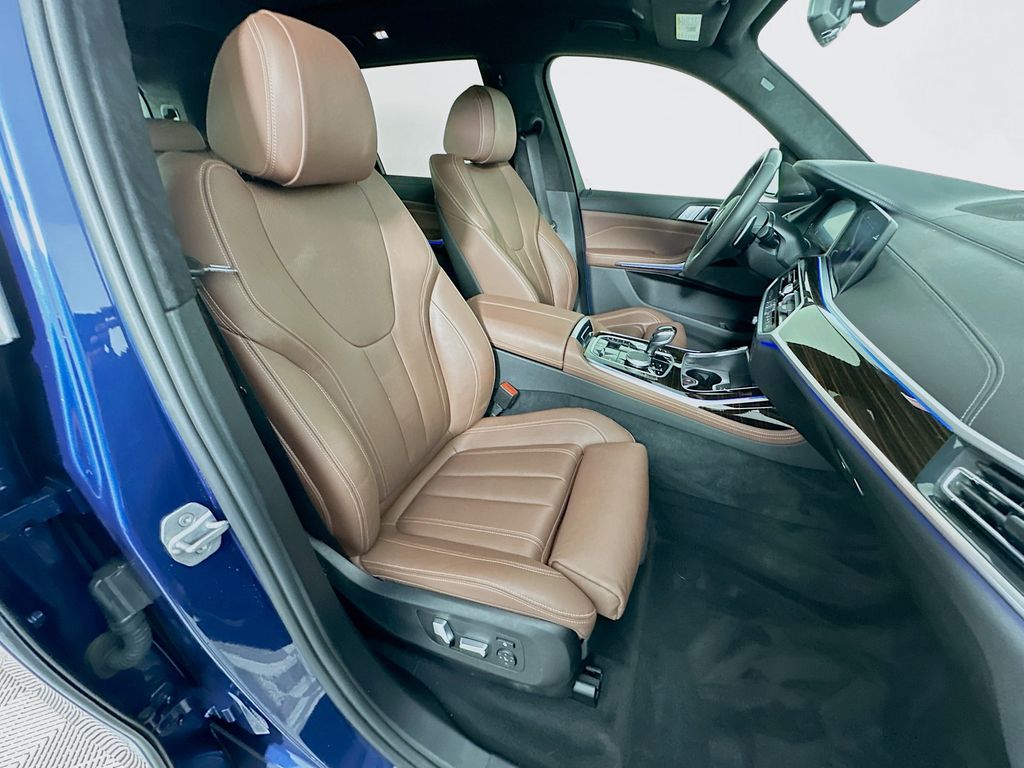 Thumbnail: 2020 BMW X7 - 30