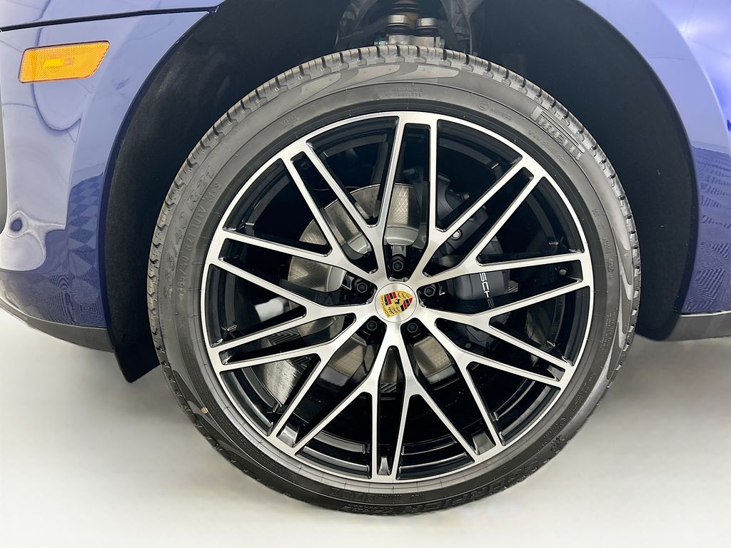 Thumbnail: 2026 Porsche Macan - 31