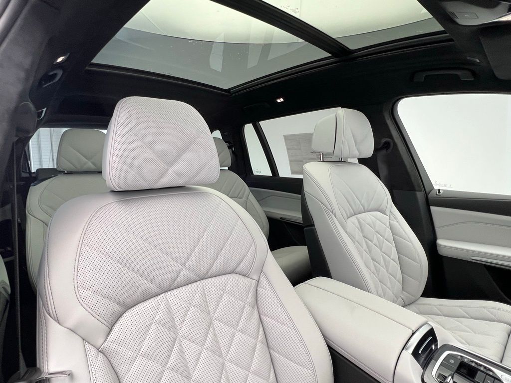 Thumbnail: 2026 BMW X7 - 7