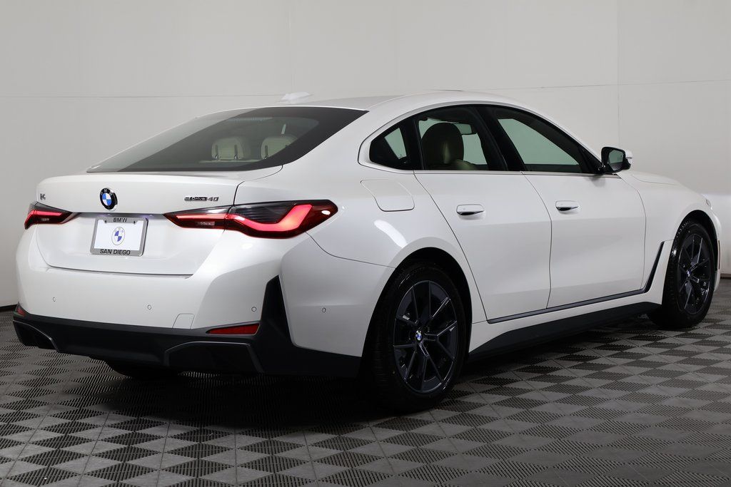 Thumbnail: 2026 BMW i4 - 2