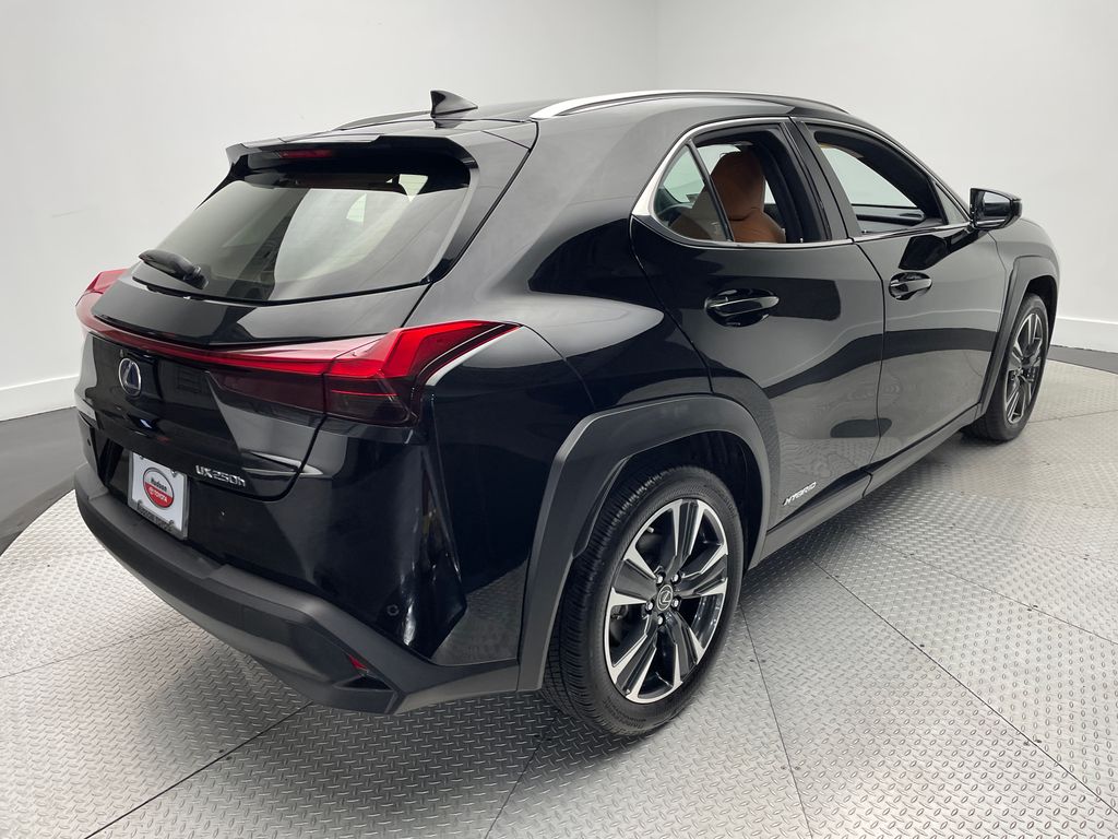 Thumbnail: 2021 Lexus UX - 5