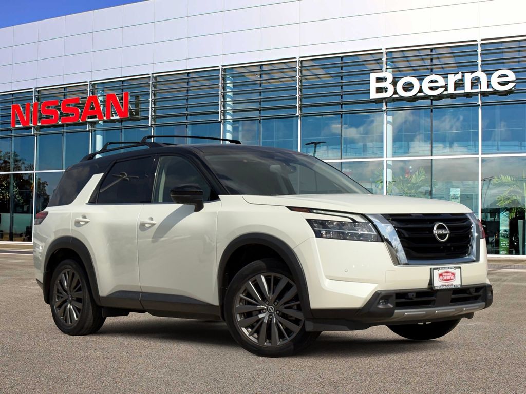 Pearl White Tricoat/Super Black 2022 Nissan Pathfinder SL FWD SUV / Crossover Front-Wheel Drive 9-Speed Automatic