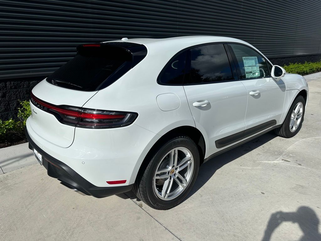 2025 Porsche Macan  9