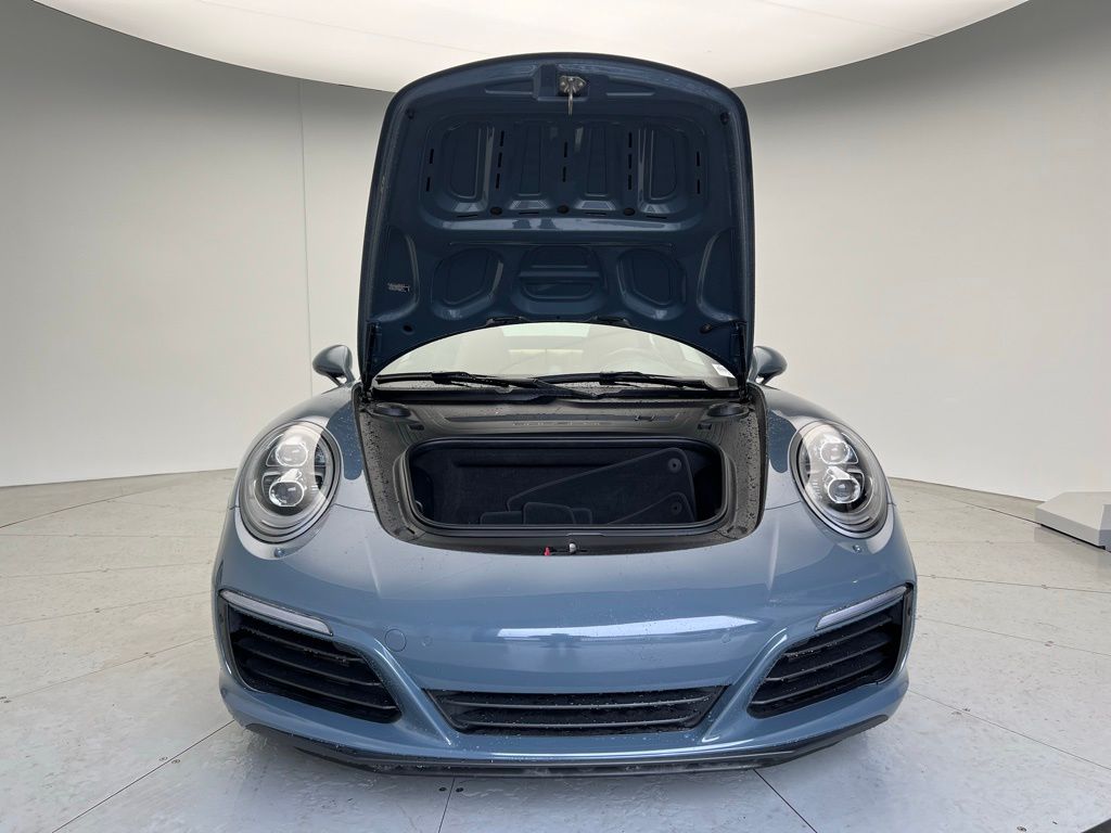 Thumbnail: 2017 Porsche 911 - 26