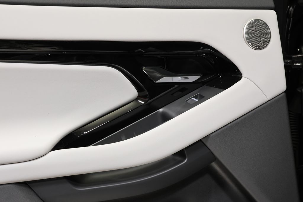 Thumbnail: 2026 Land Rover Range Rover Evoque - 32