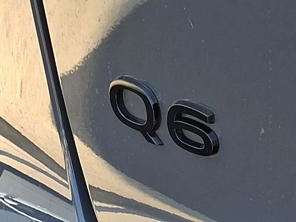 Thumbnail: 2025 Audi Q6 e-tron - 29