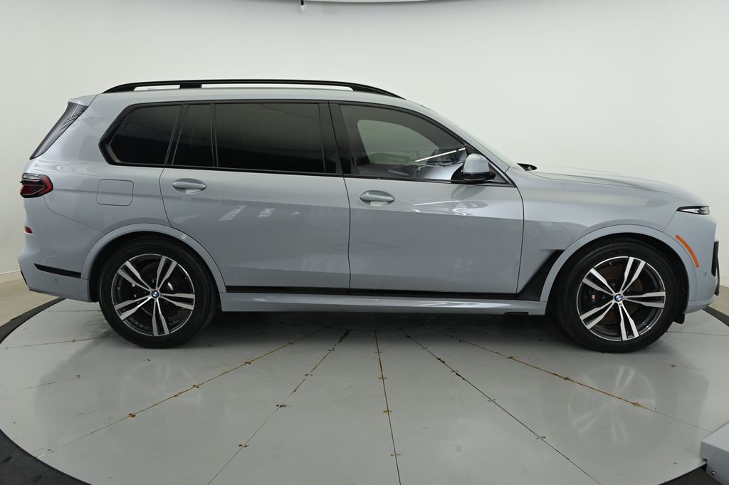 2023 BMW X7 xDrive40i 8
