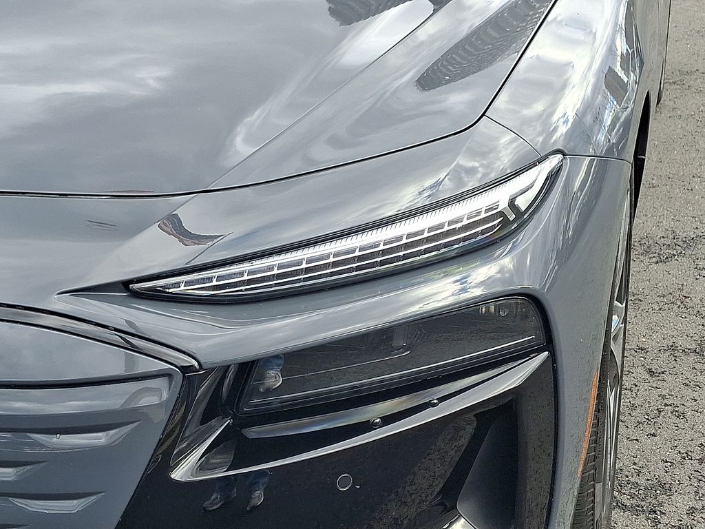 Thumbnail: 2025 Audi e-tron S - 9