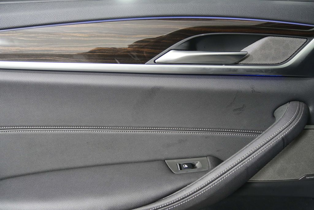 Thumbnail: 2021 BMW 5 Series - 13