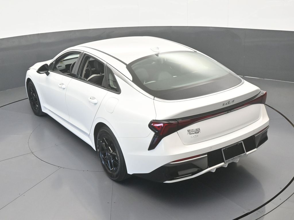 New 2025 Snow White Pearl Kia LXS image 43