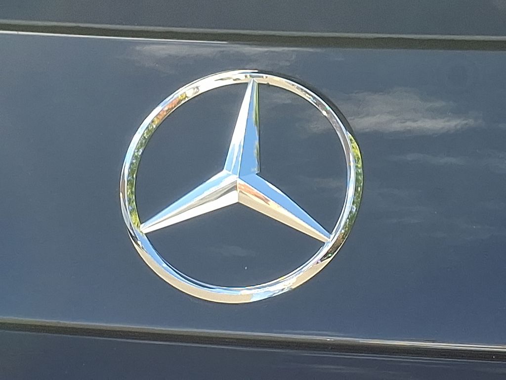 Thumbnail: 2025 Mercedes-Benz GLC - 31