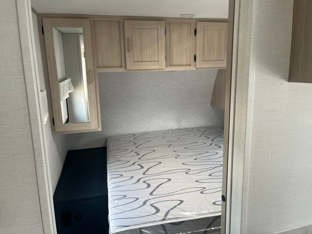 2025 Prime Time Avenger 25 MKB Travel Trailer