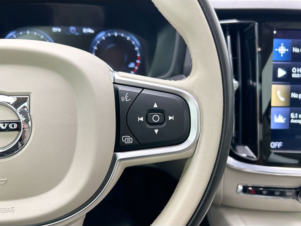 Thumbnail: 2020 Volvo S60 - 12