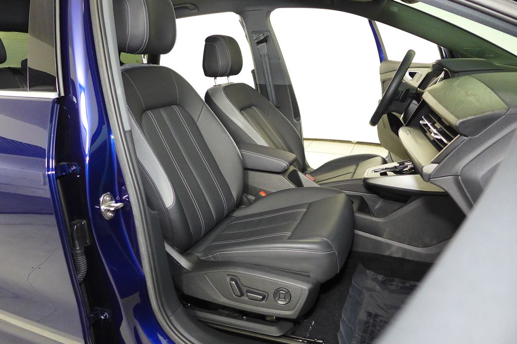Thumbnail: 2023 Audi Q4 e-tron - 19
